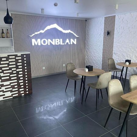 Отель Monblan يابلونيتسيا المظهر الخارجي الصورة