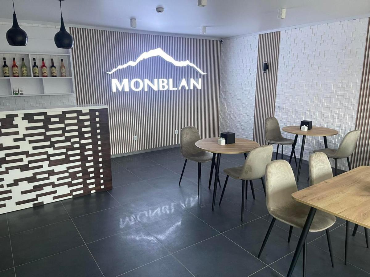 Отель Monblan يابلونيتسيا المظهر الخارجي الصورة